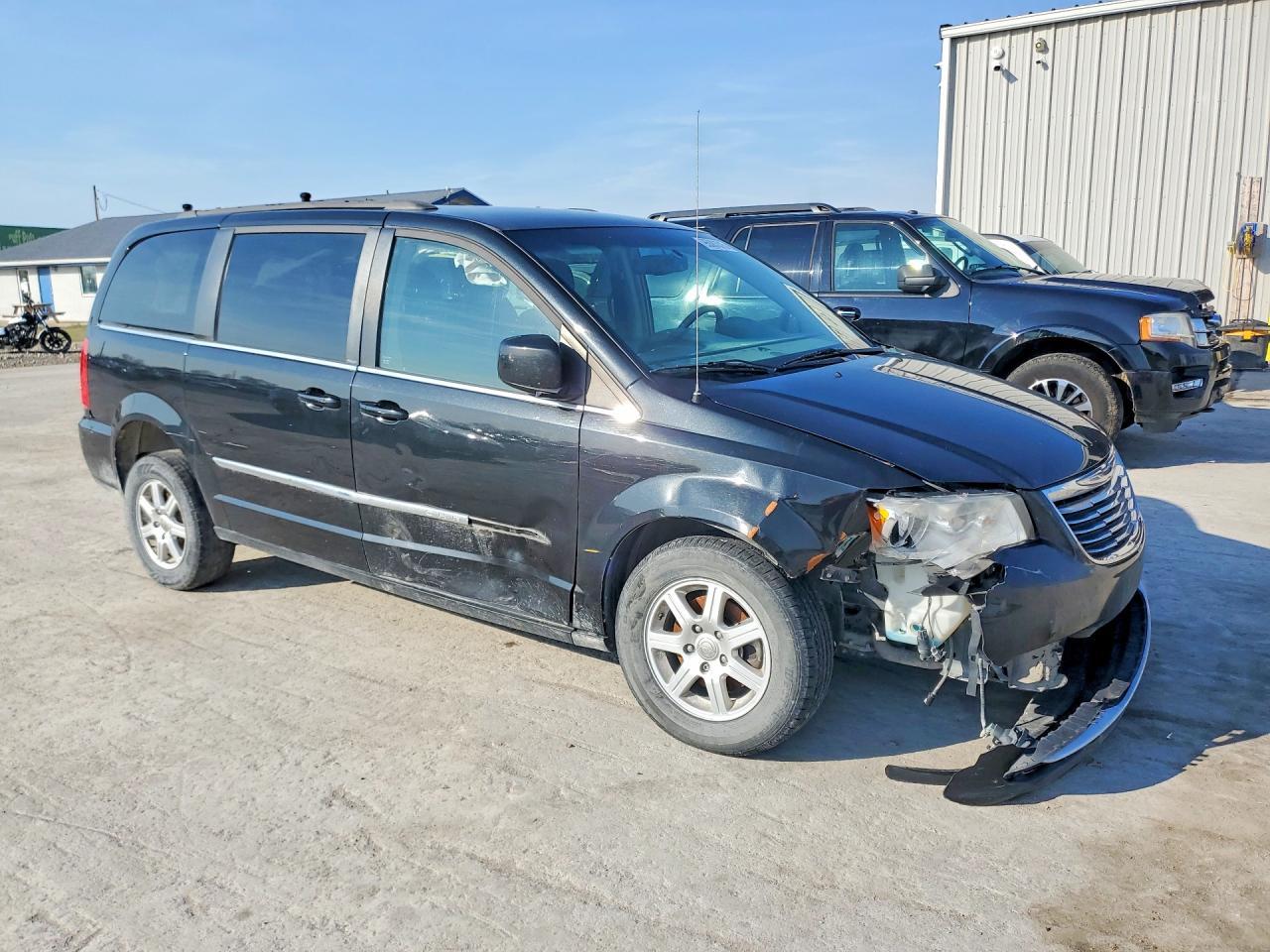 2012 Chrysler Town & Country Touring - Image 4