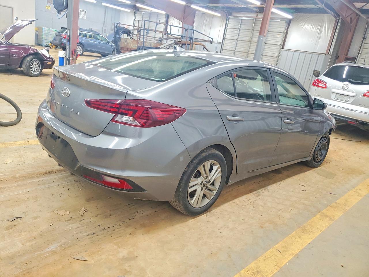 2019 Hyundai Elantra Sel - Image 3