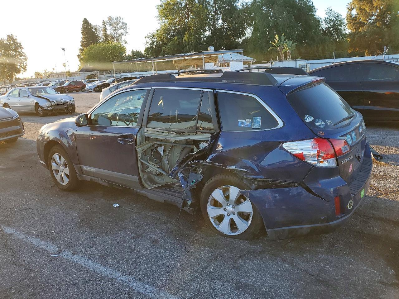 2010 Subaru Outback 2.5I Limited - Image 2
