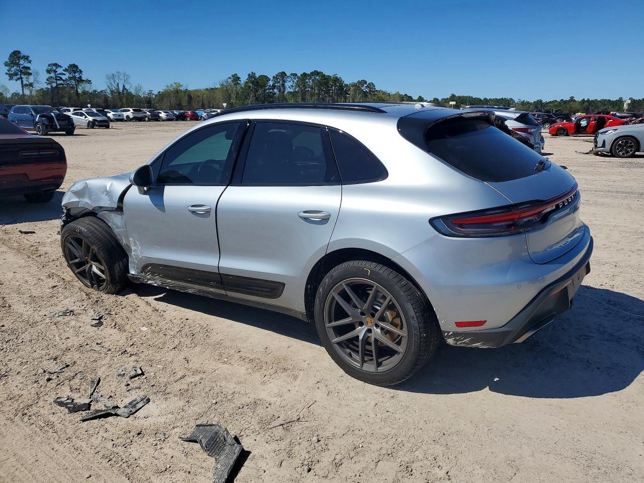 2025 Porsche Macan Base - Image 2