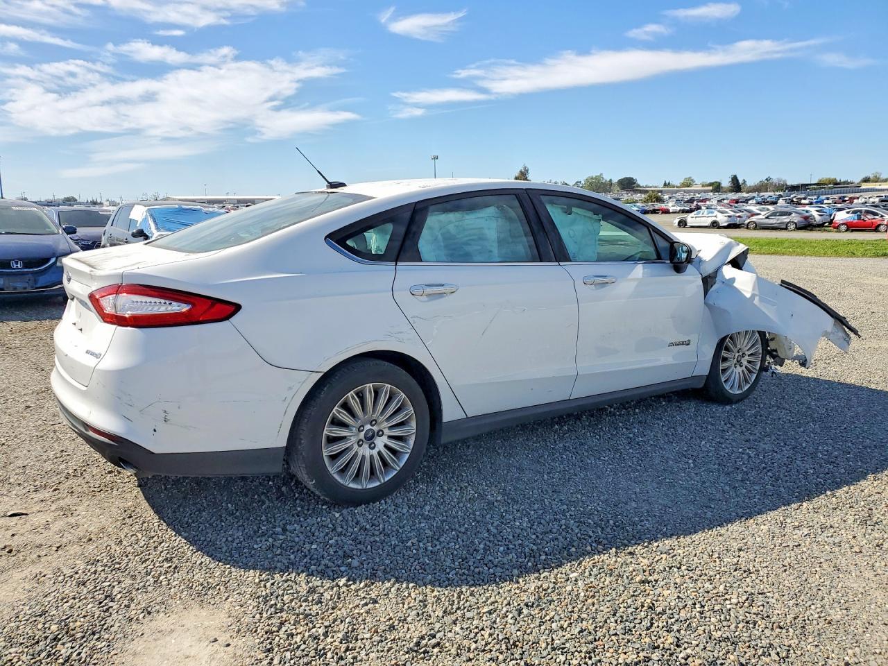 2016 Ford Fusion S Hybrid - Image 3