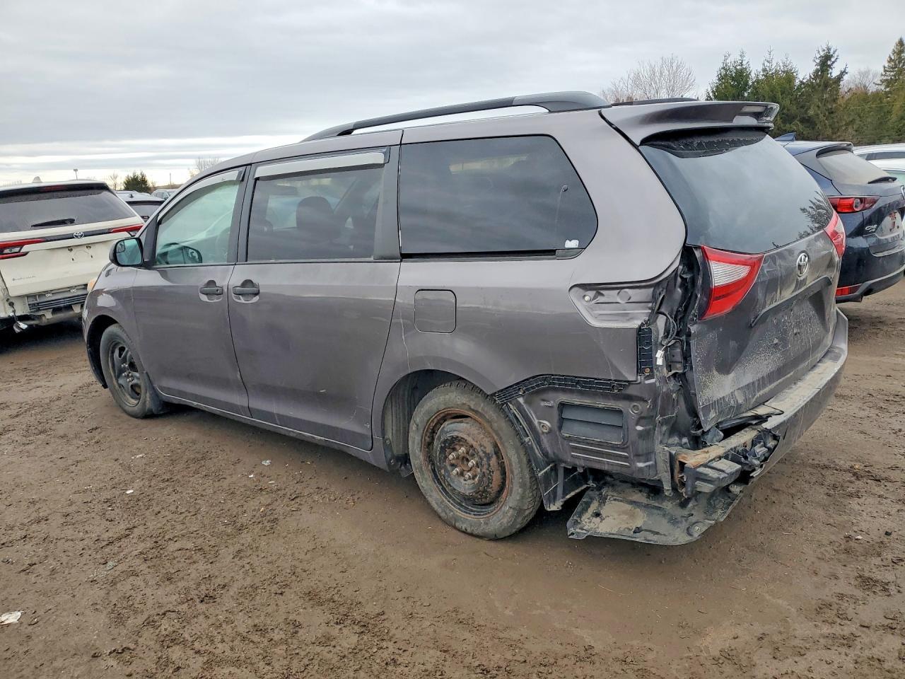 2015 Toyota Sienna L 7-Passenger - Фото 2