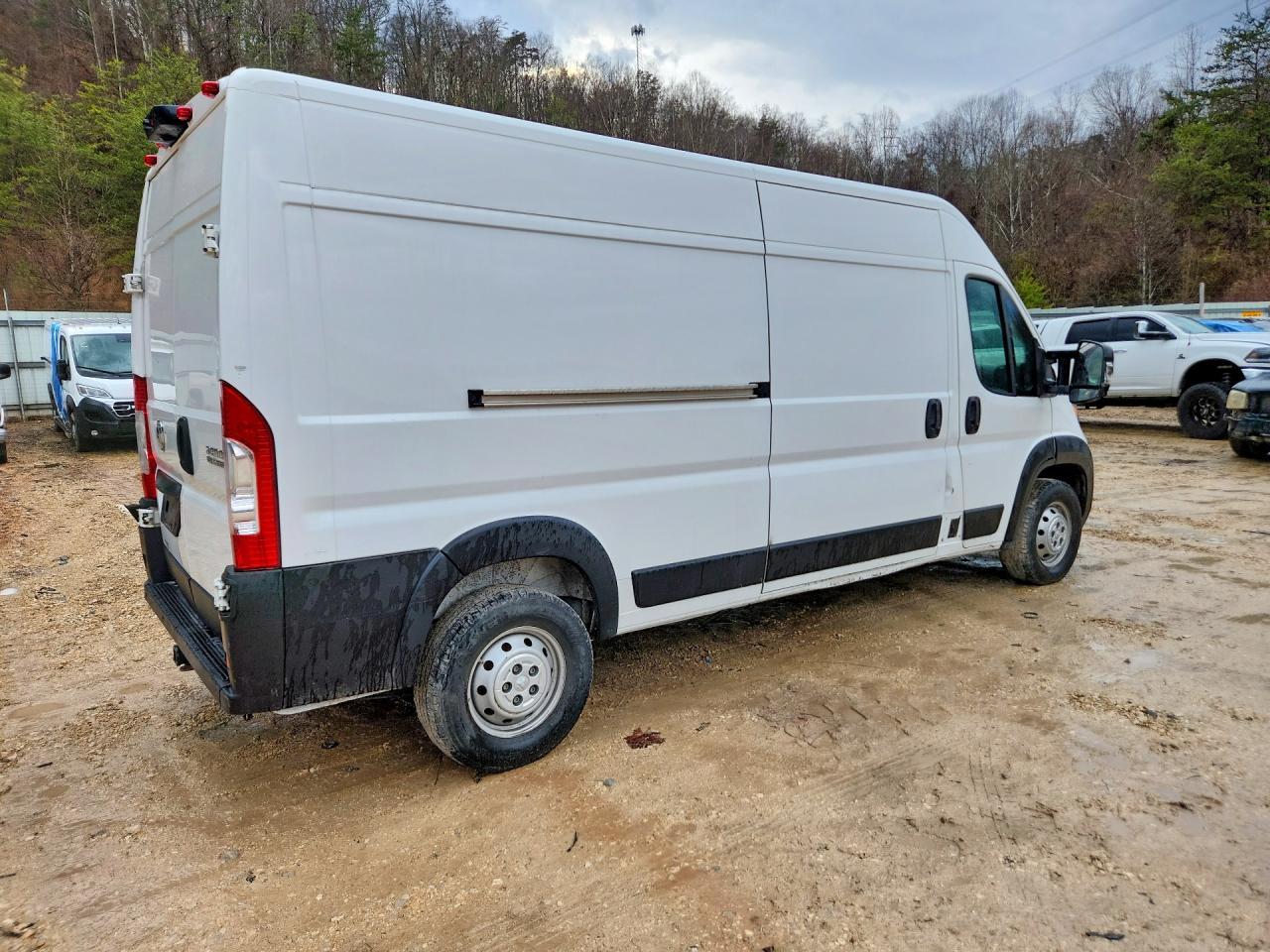 2023 Ram Promaster 2500 High Roof Delivery Van - Фото 3