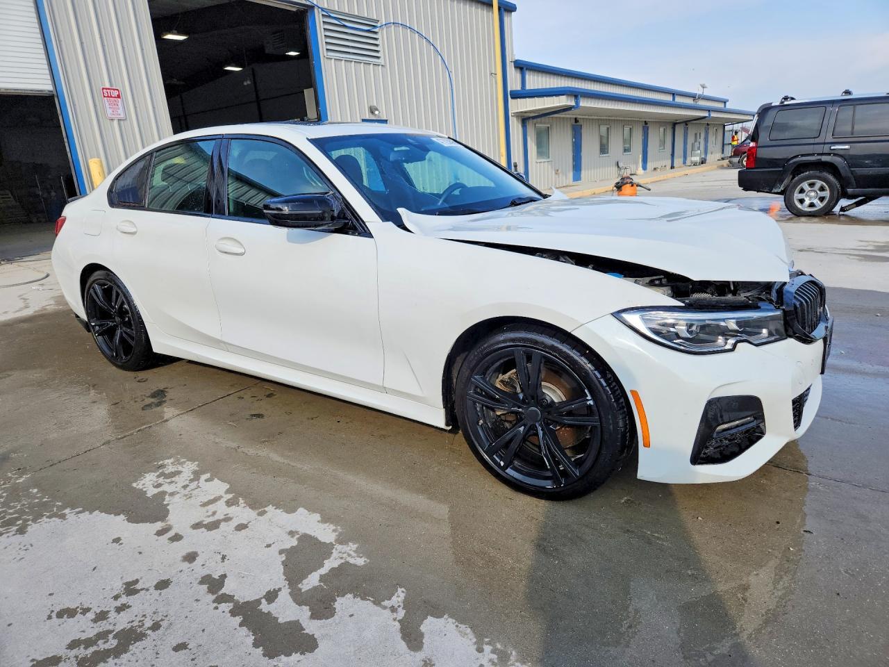 2020 BMW 330Xi - Фото 4