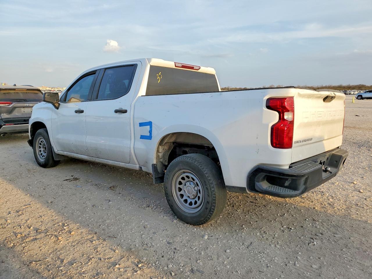 2022 Chevrolet Silverado Ltd C1500 - Фото 2
