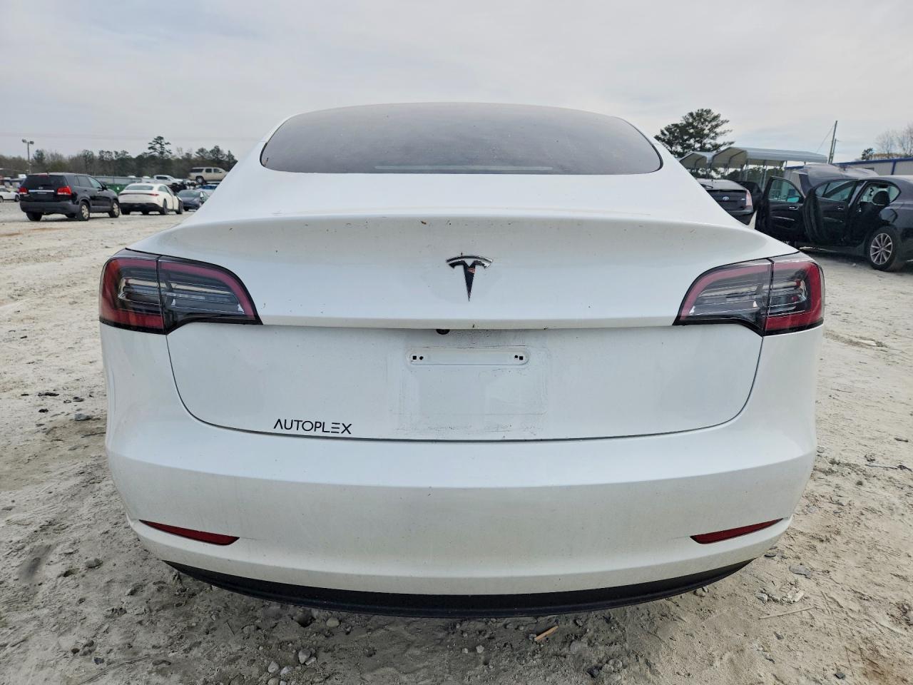 2023 Tesla Model 3 - Фото 6