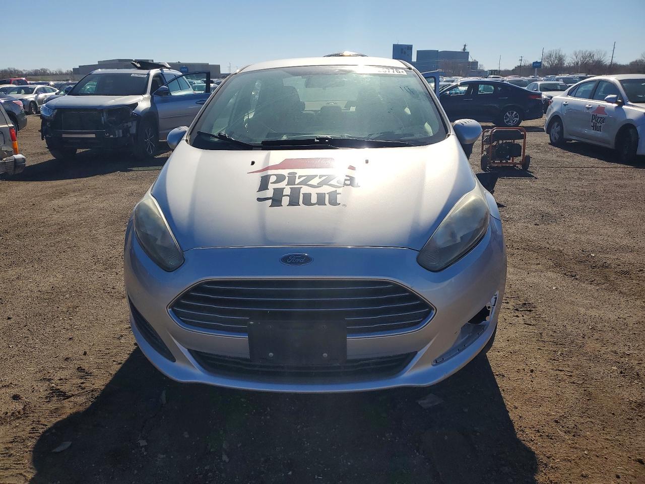 2015 Ford Fiesta Se - Image 5