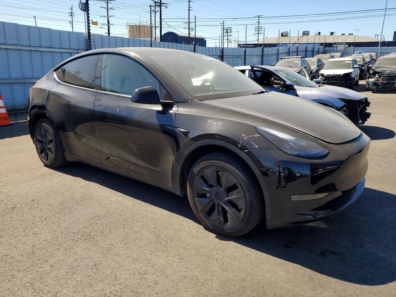 2025 Tesla Model Y - Фото 4