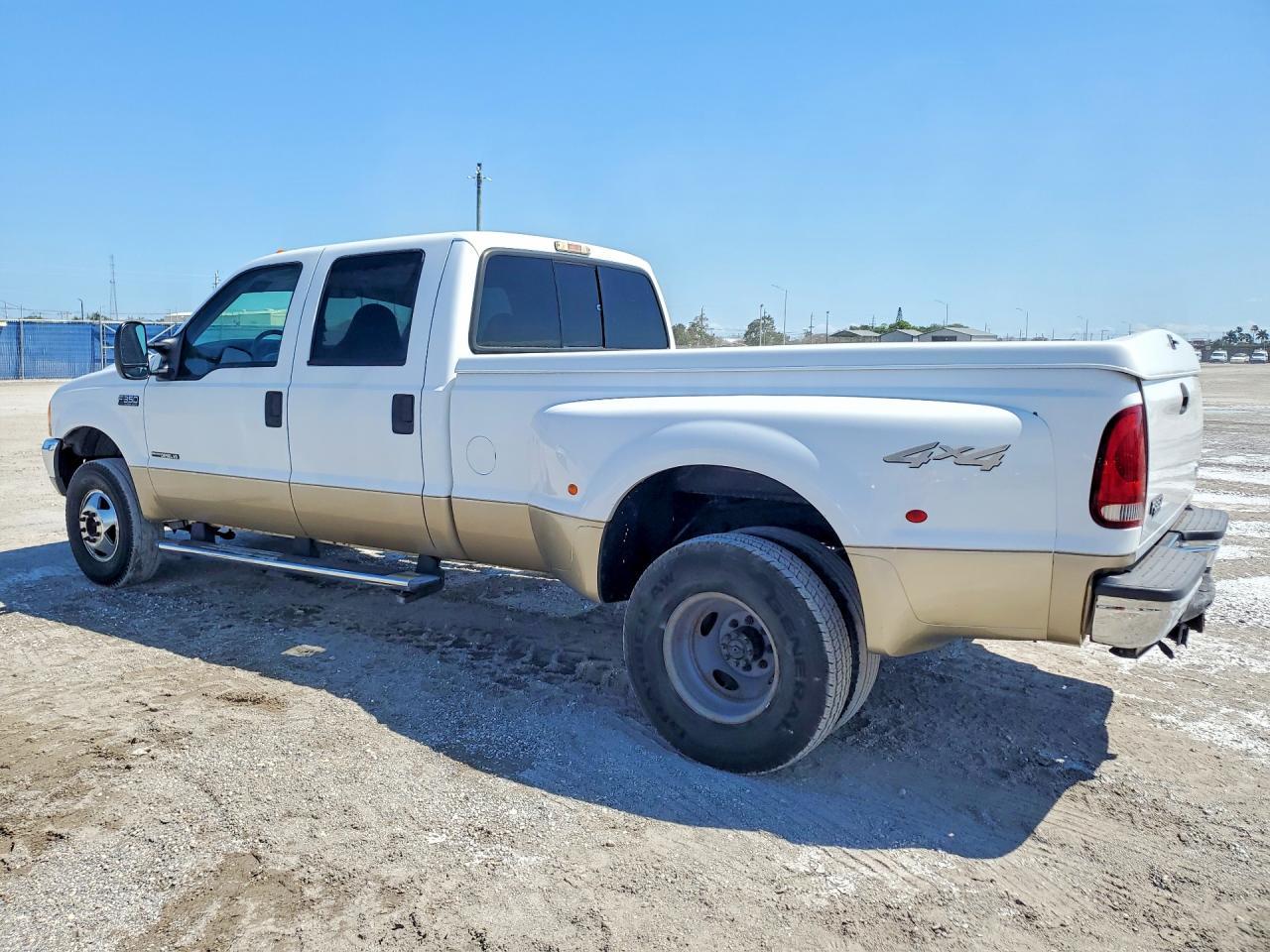 2000 Ford F350 Super Duty - Image 2
