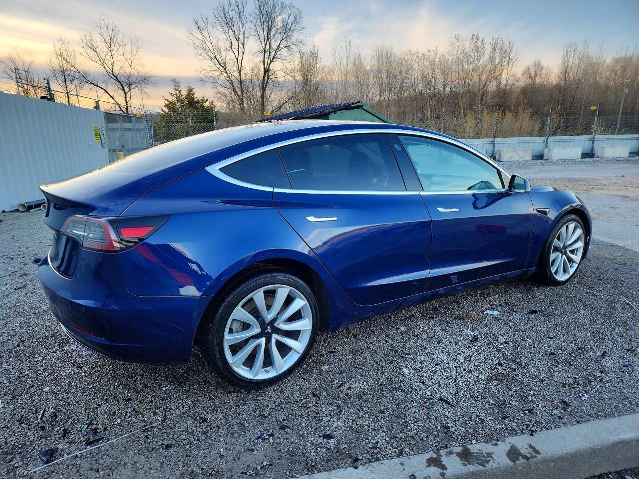 2018 Tesla Model 3 - Image 3