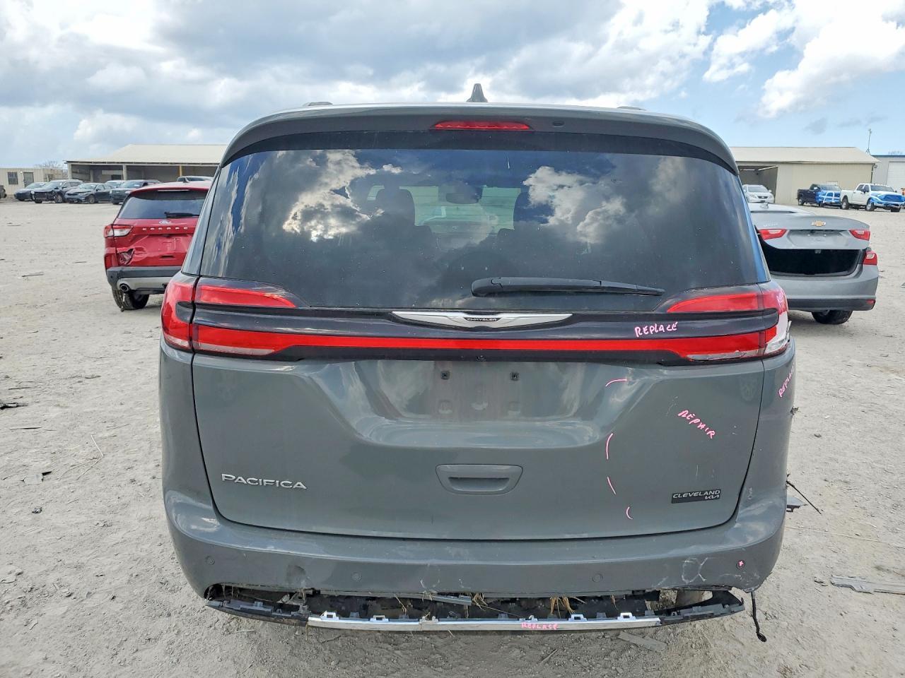 2022 Chrysler Pacifica Touring L - Фото 6