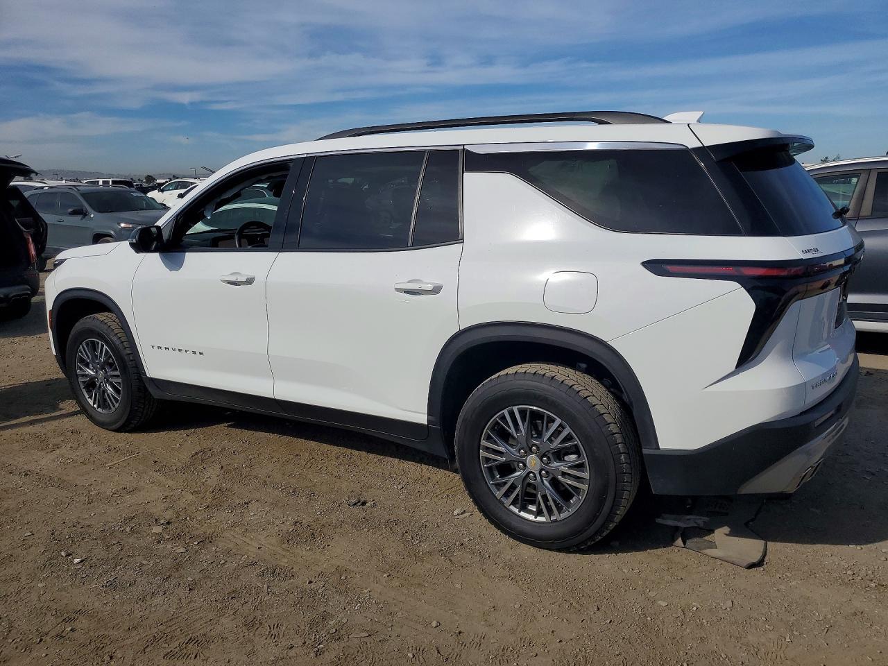 2024 Chevrolet Traverse Lt - Фото 2