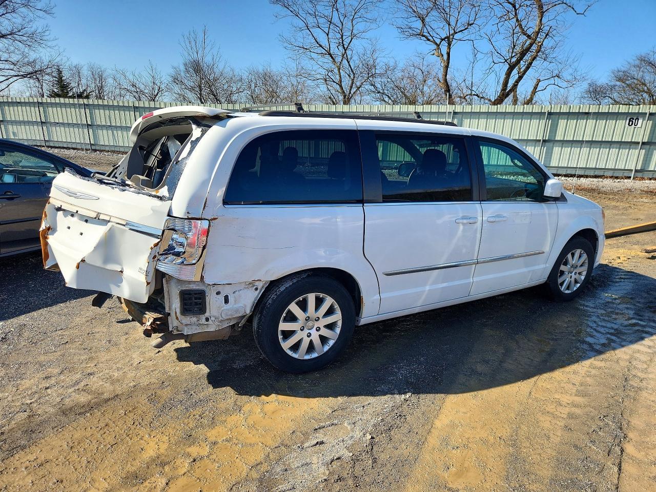 2015 Chrysler Town & Country Touring - Фото 3