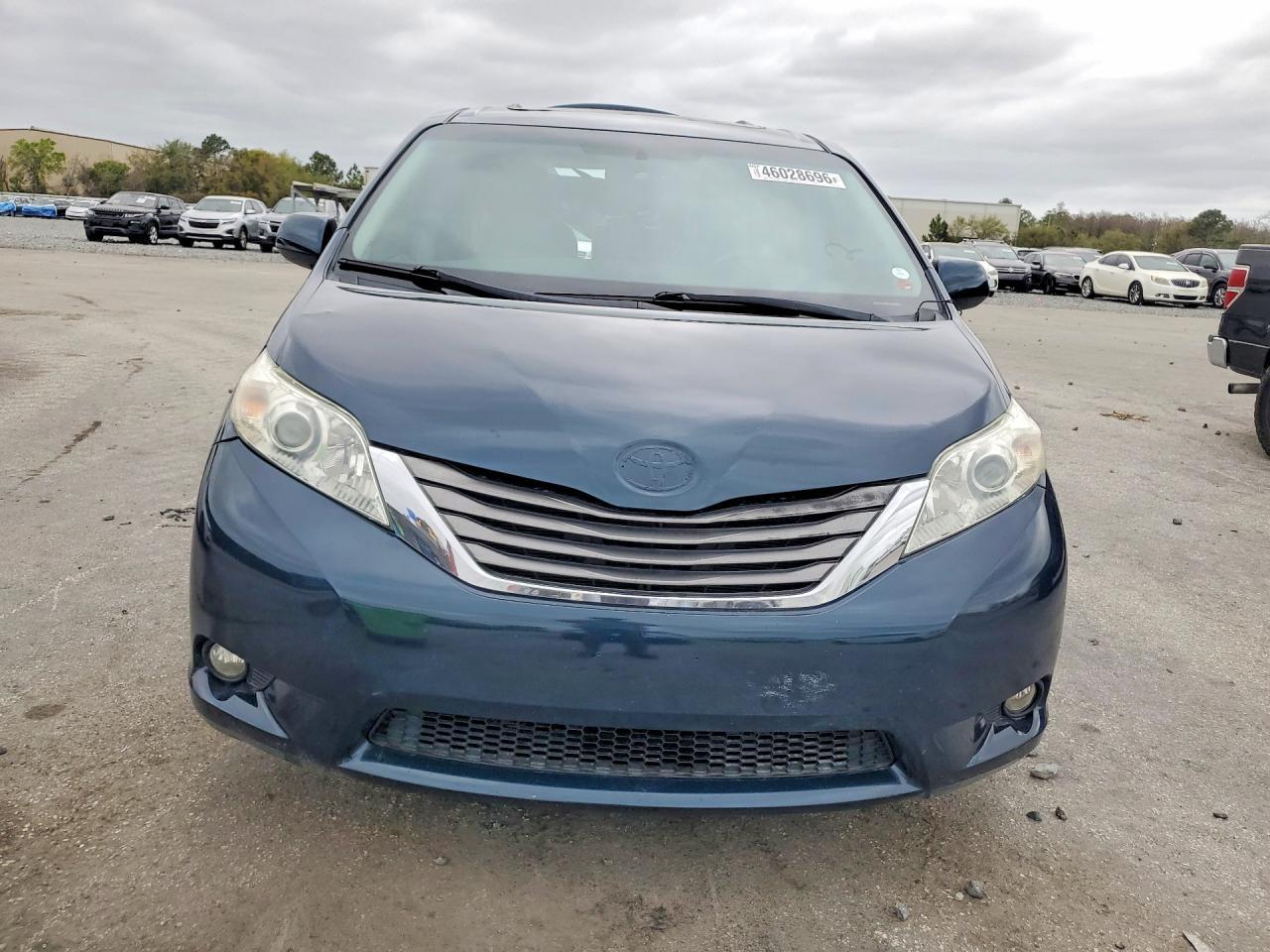 2011 Toyota Sienna - Фото 5
