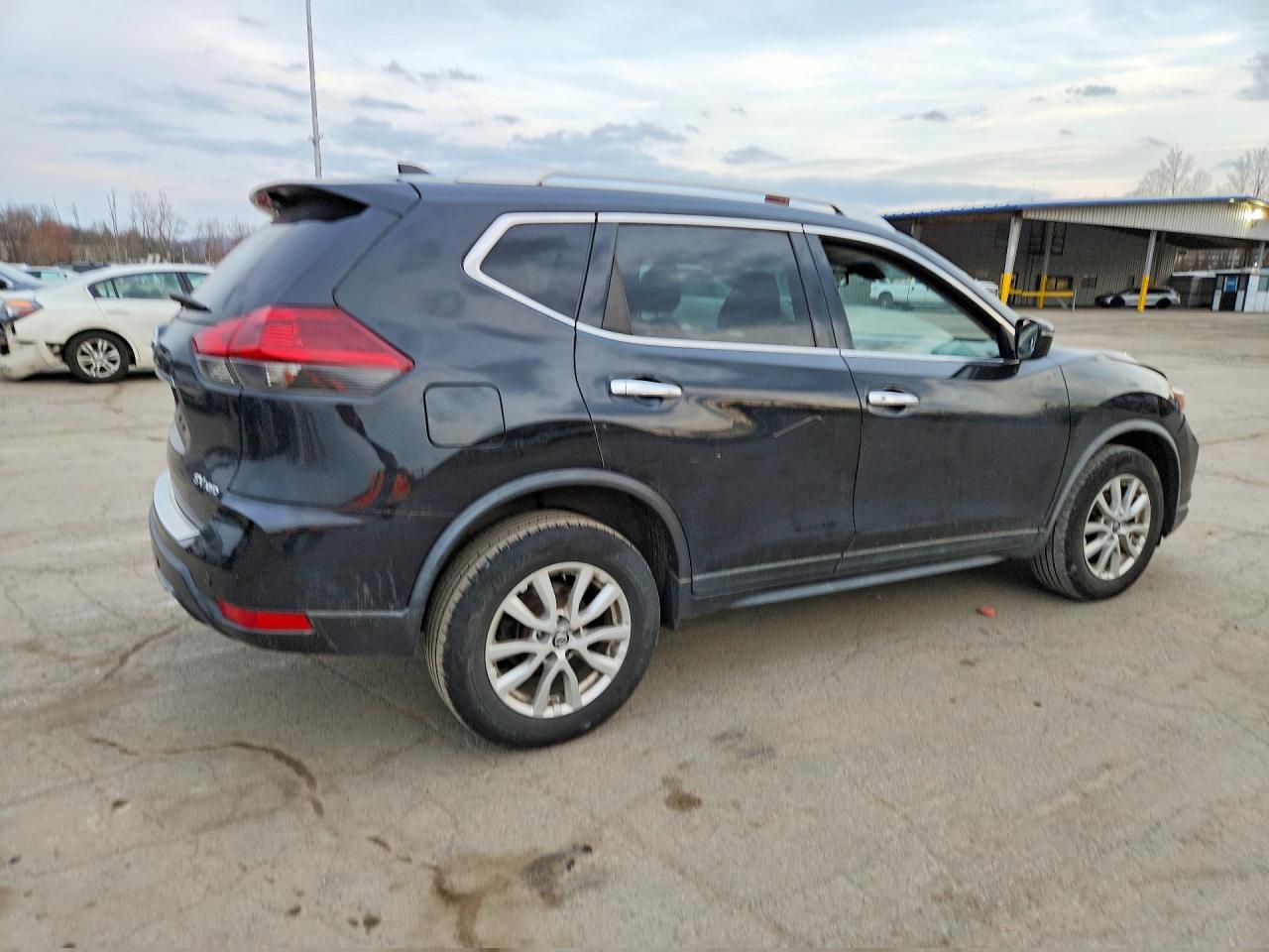 2020 Nissan Rogue Sv - Фото 3