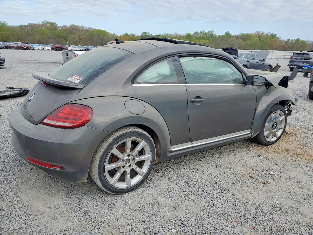 2018 Volkswagen Beetle Se - Фото 3