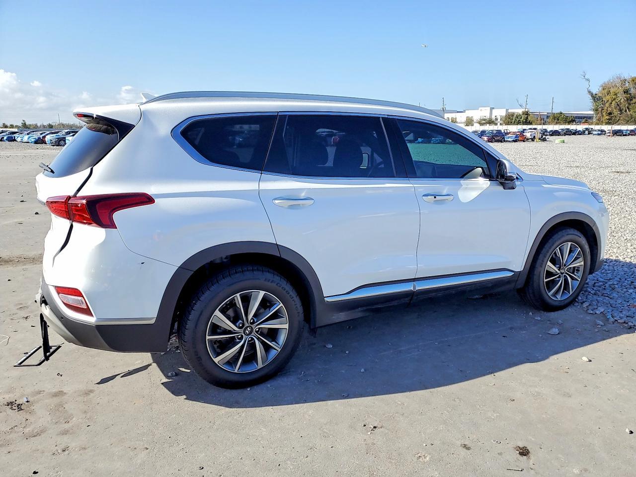 2019 Hyundai Santa Fe Ultimate 2.4L - Image 3