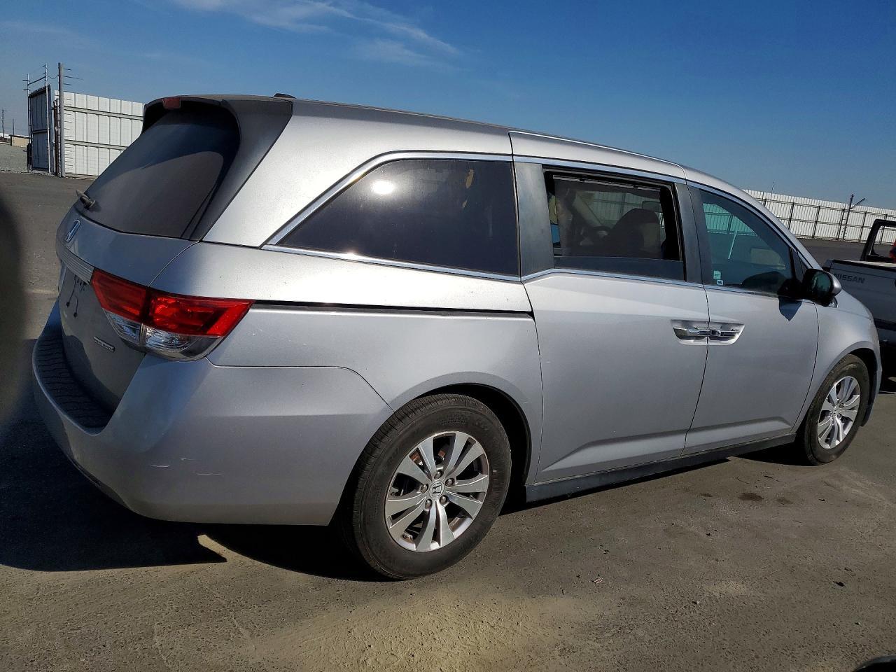 2016 Honda Odyssey Se - Image 3