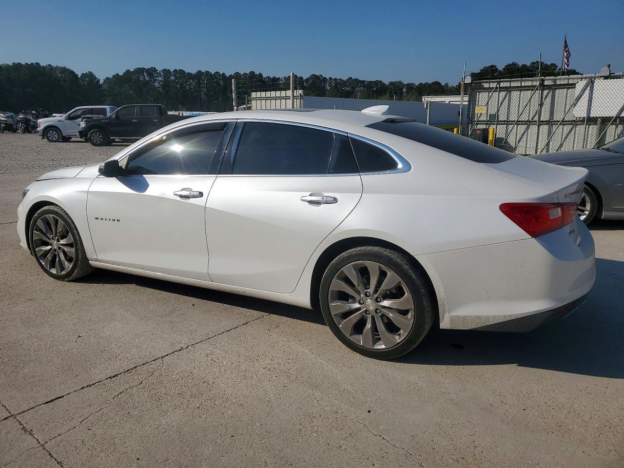 2018 Chevrolet Malibu Premier - Фото 2