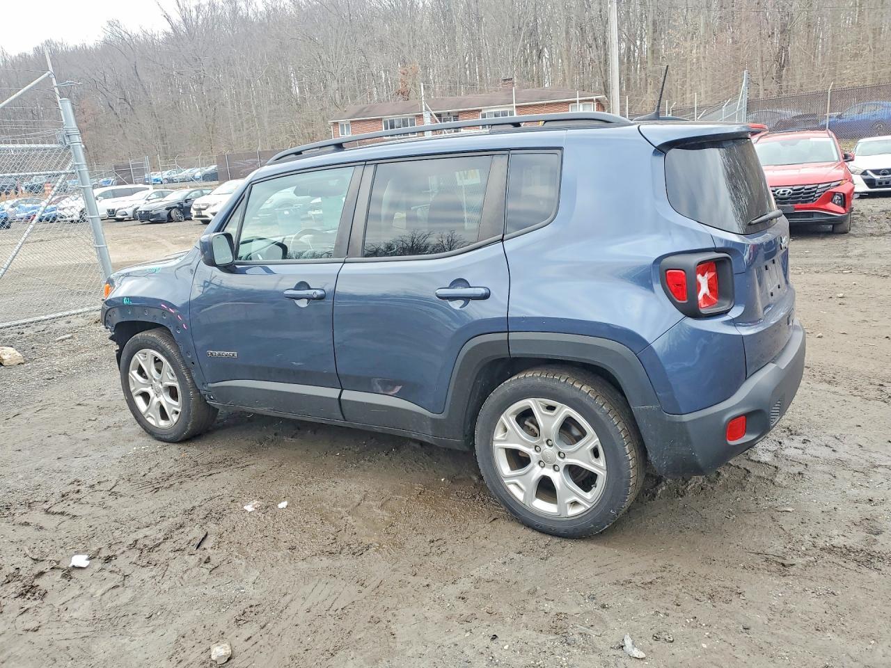 2019 Jeep Renegade Latitude - Image 2