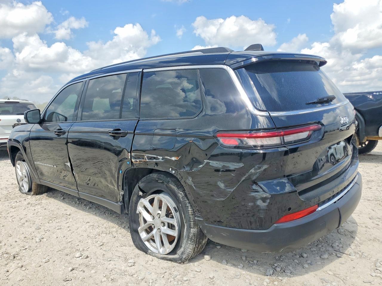 2023 Jeep Grand Cherokee L Laredo - Image 2