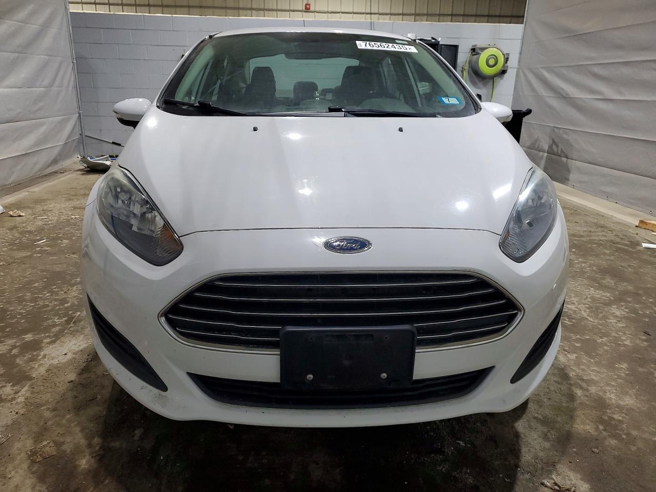 2015 Ford Fiesta Se - Фото 5
