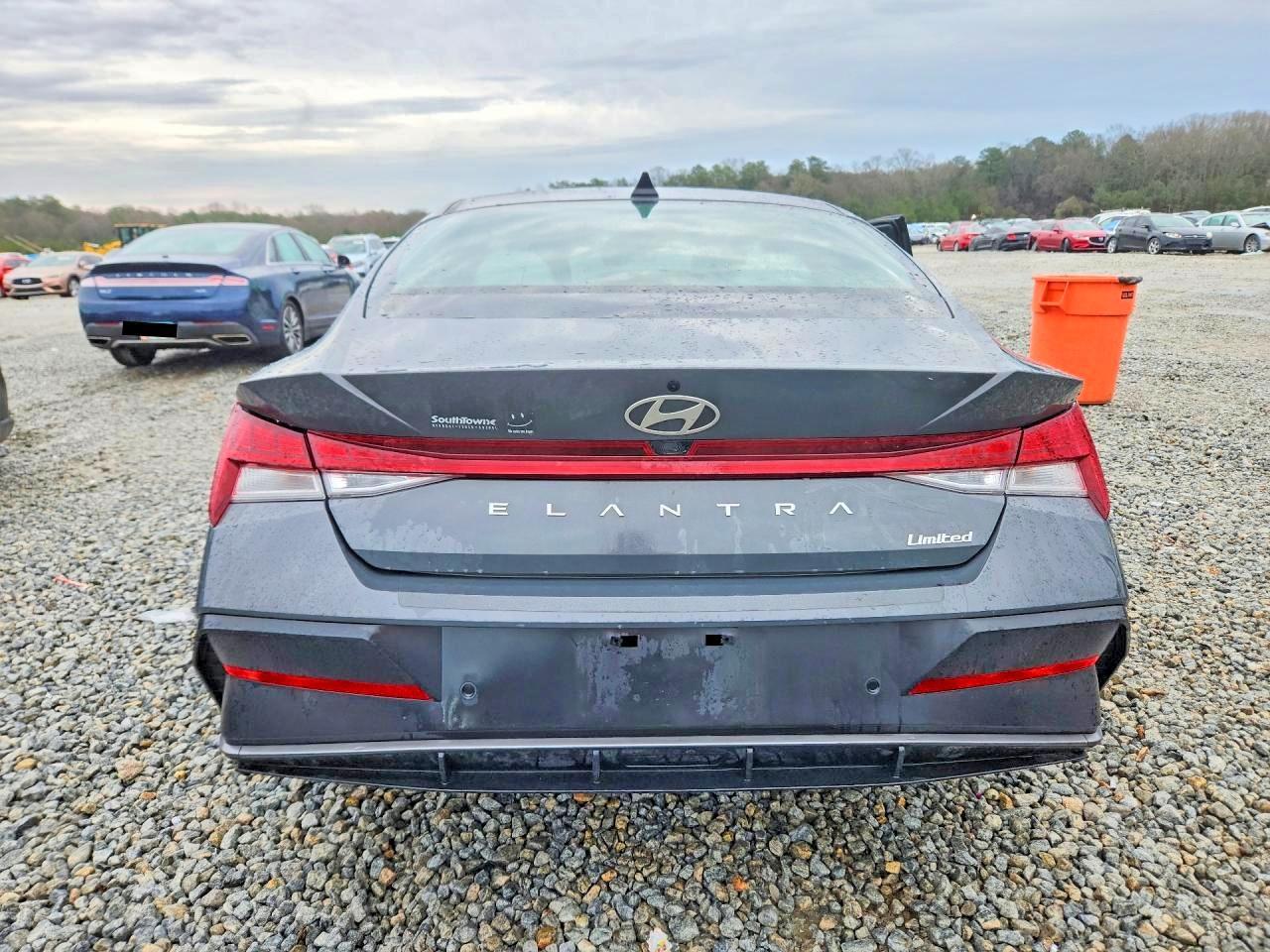 2024 Hyundai Elantra Limited - Image 6