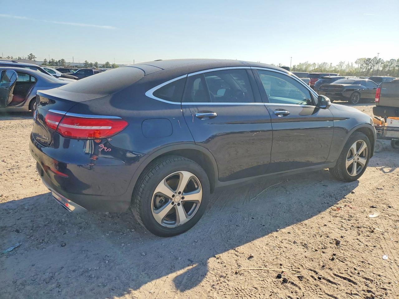 2017 Mercedes-Benz Glc Coupe 300 4Matic - Фото 3