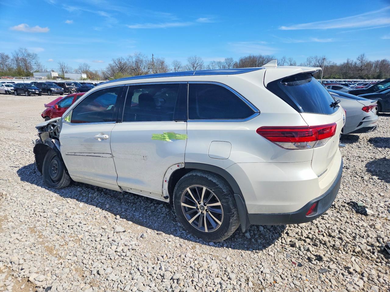 2017 Toyota Highlander Xle - Image 2