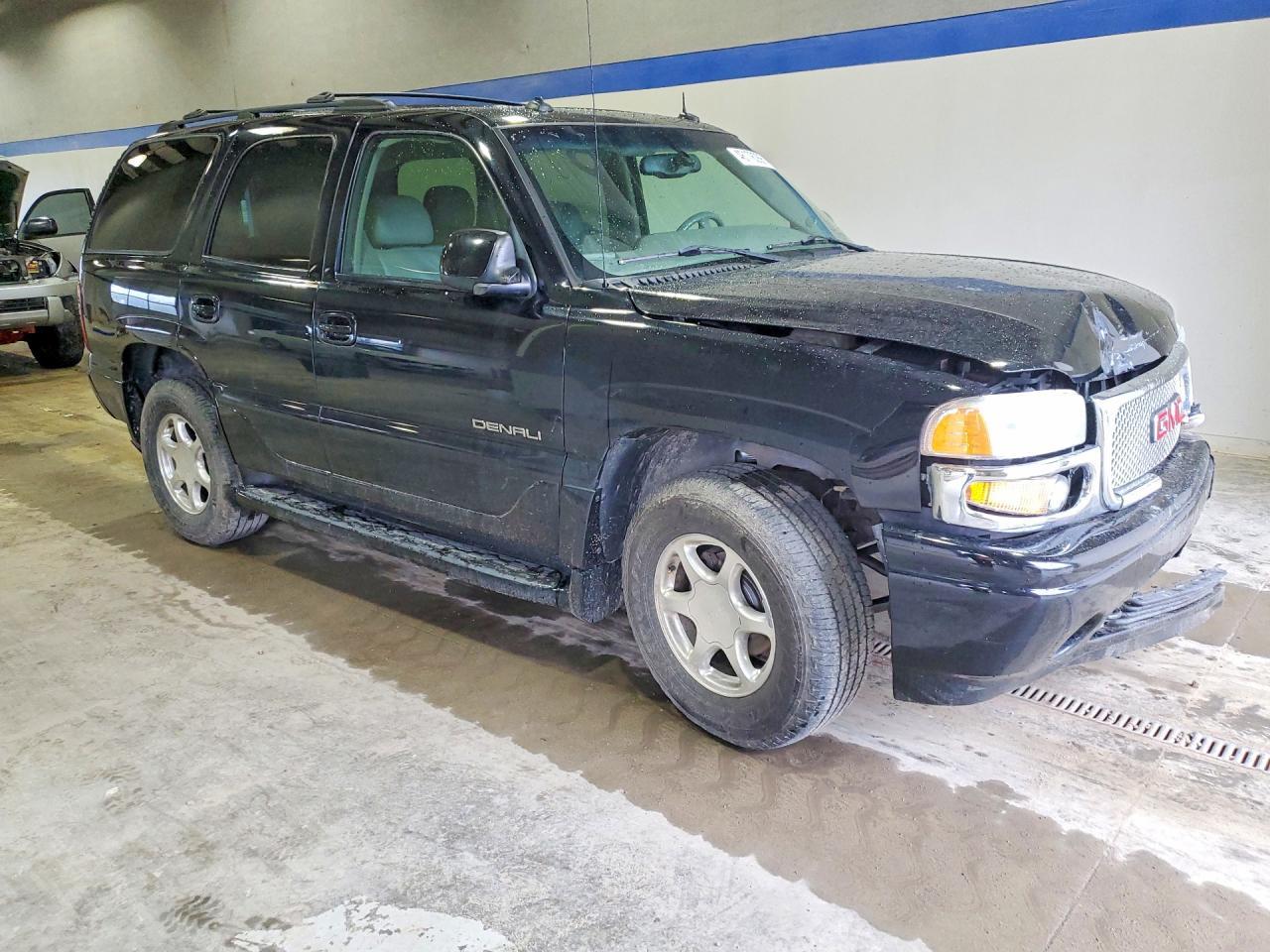 2003 GMC Yukon Denali - Image 4