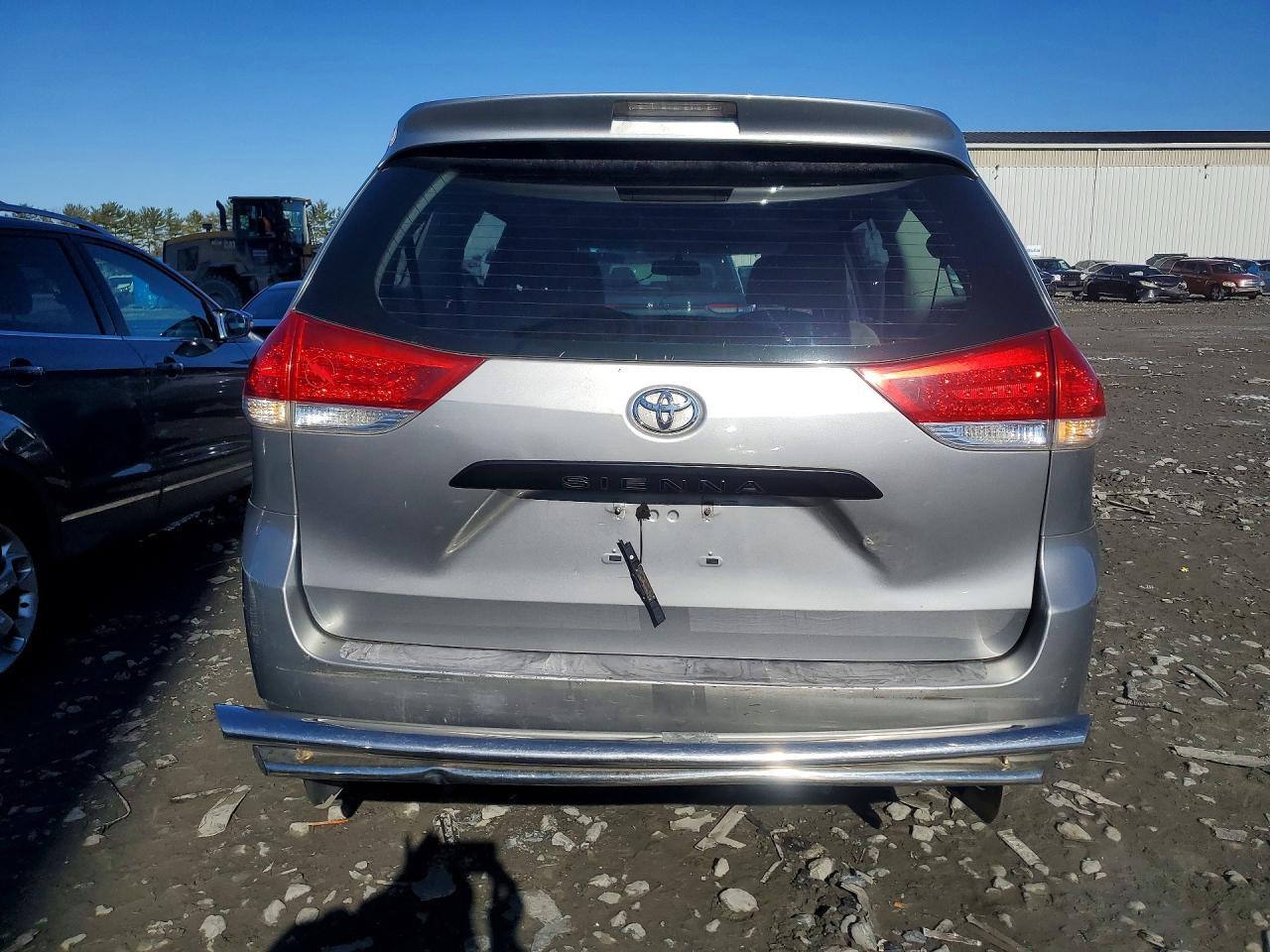 2014 Toyota Sienna L 7-Passenger - Фото 6