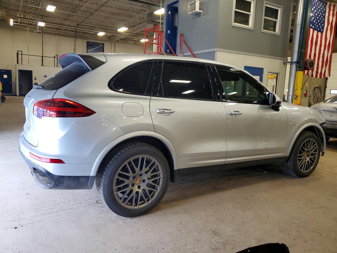 2017 Porsche Cayenne Se Hybrid Platinum - Image 3