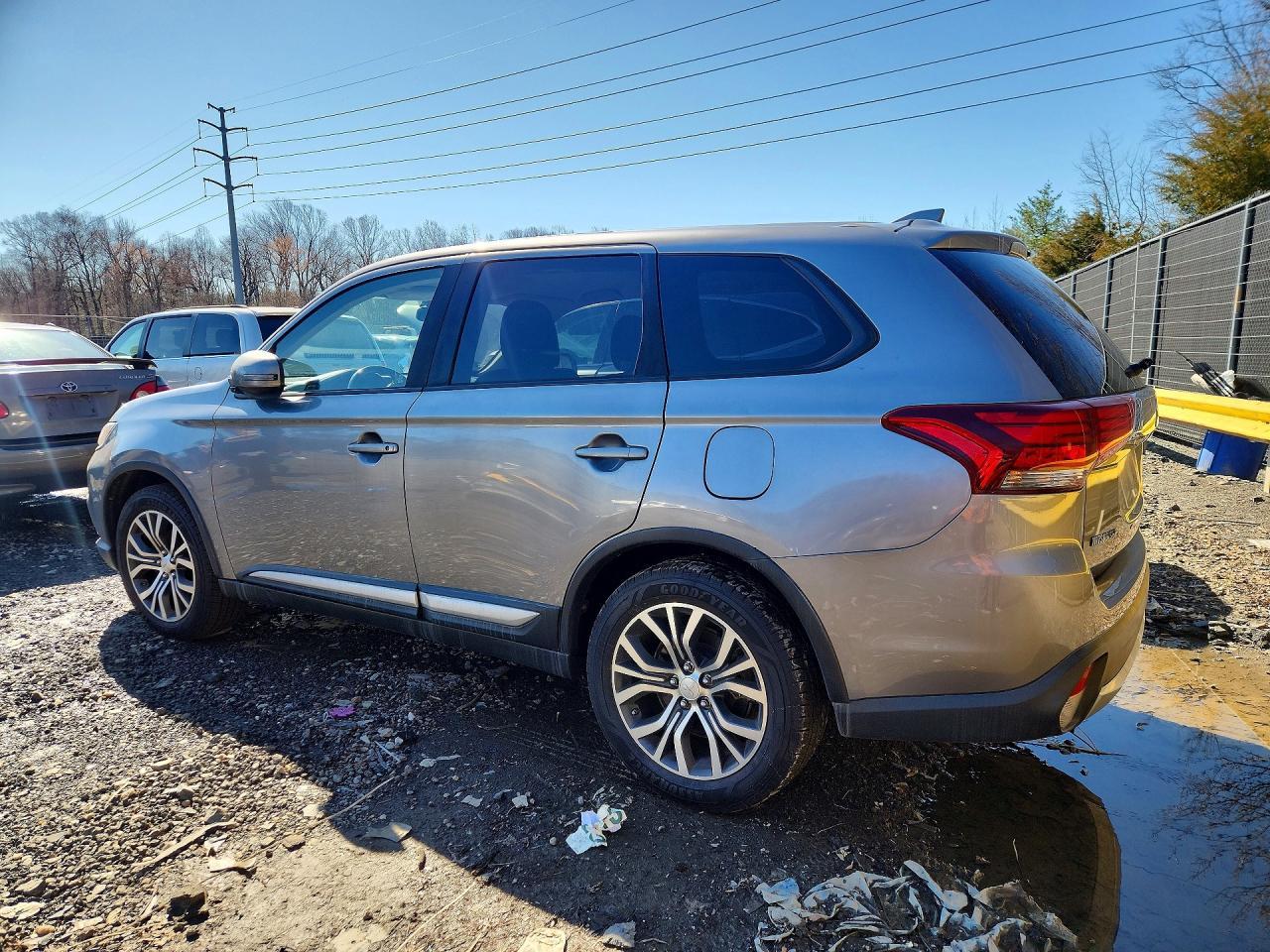 2017 Mitsubishi Outlander Se - Image 2