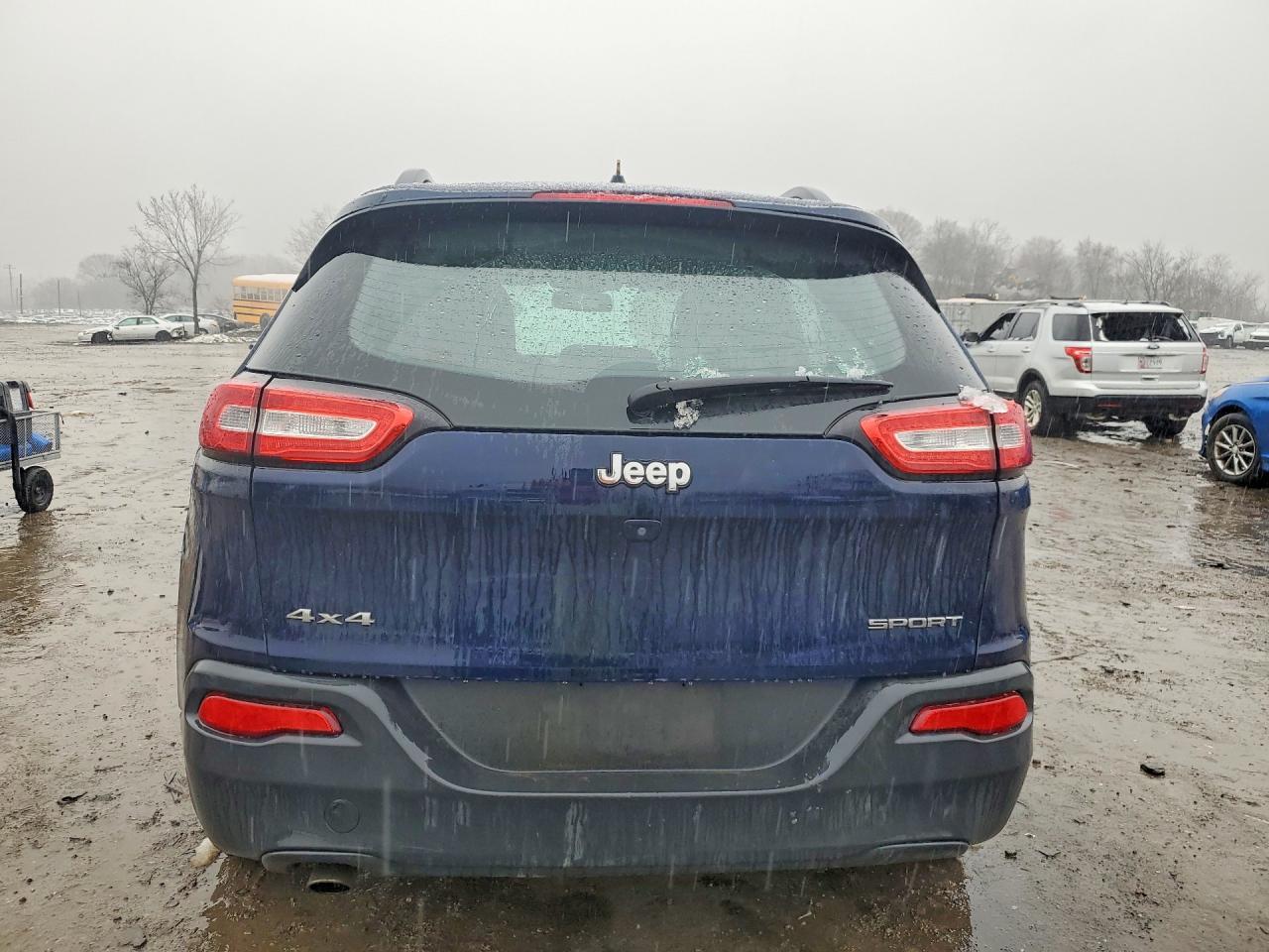2016 Jeep Cherokee Sport - Фото 6