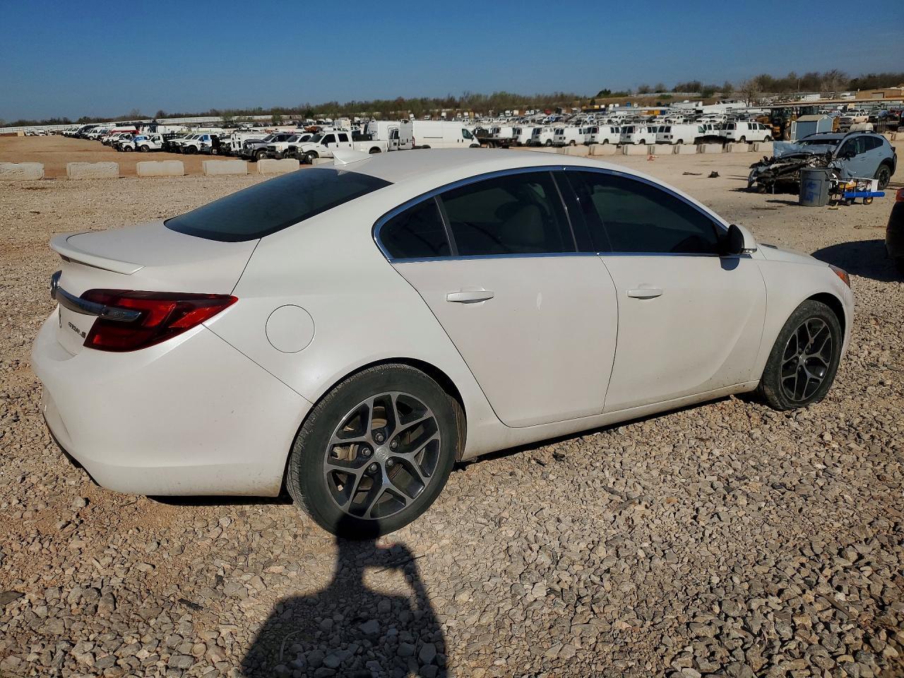 2017 Buick Regal Sport Touring - Фото 3