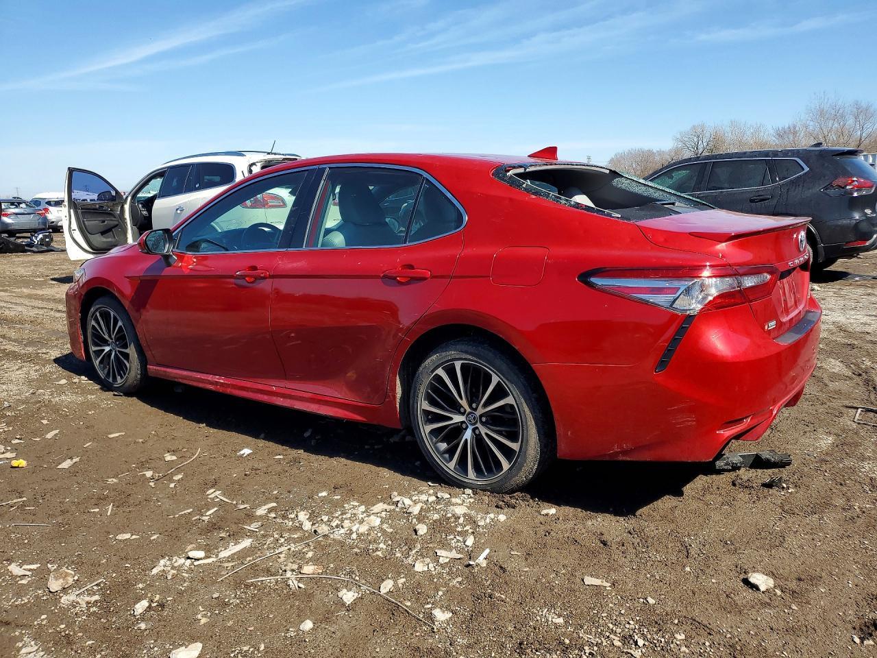 2019 Toyota Camry Se - Фото 2