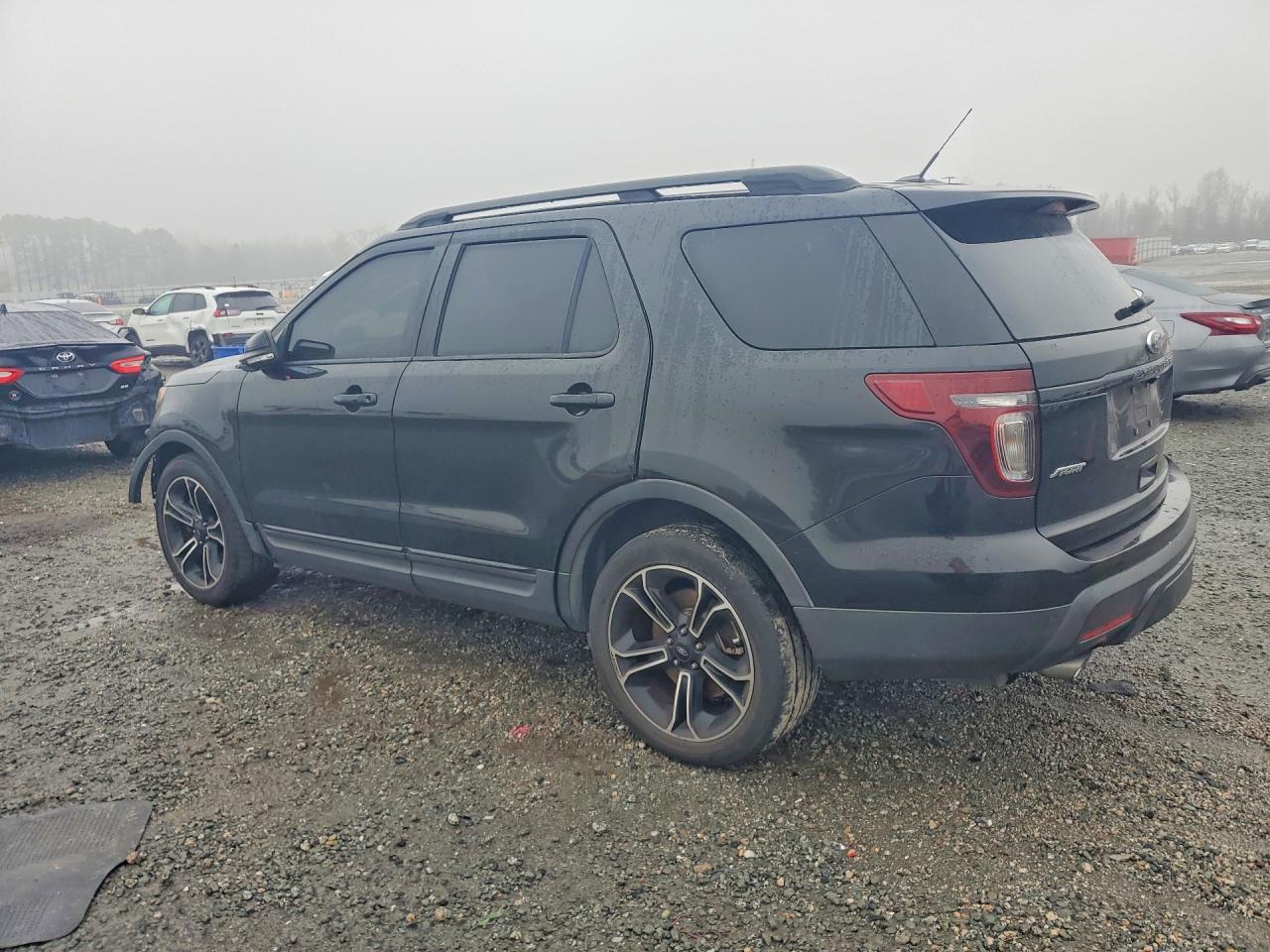 2015 Ford Explorer Sport - Image 2