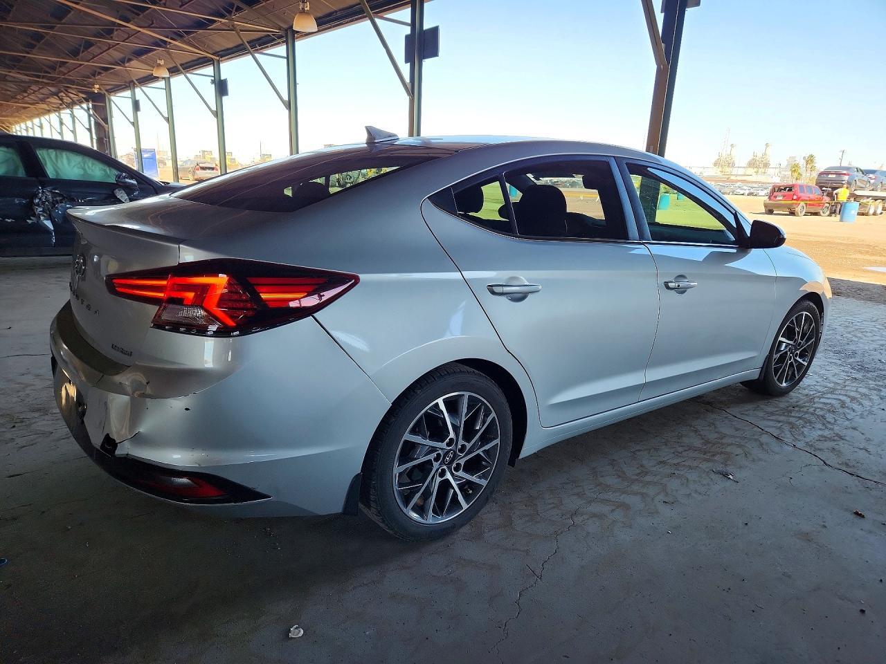 2020 Hyundai Elantra Limited - Фото 3