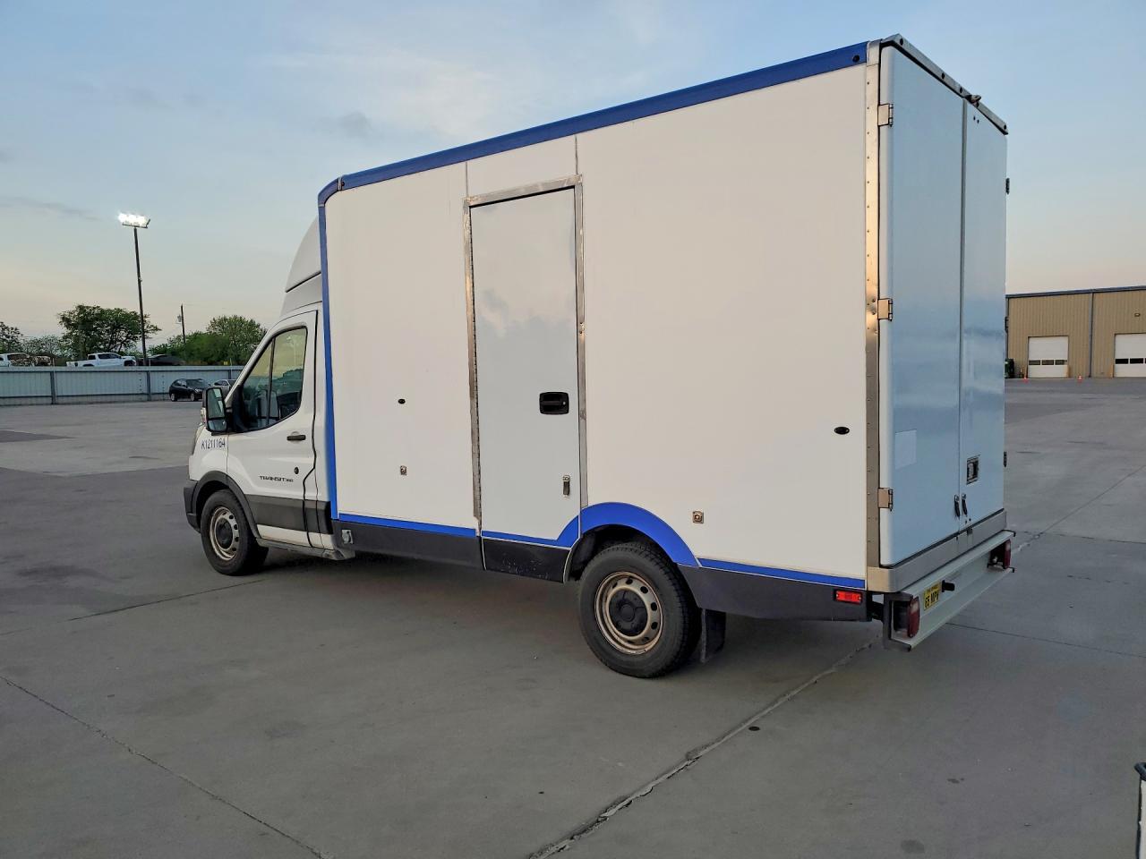 2021 Ford Transit Delivery Truck - Фото 2
