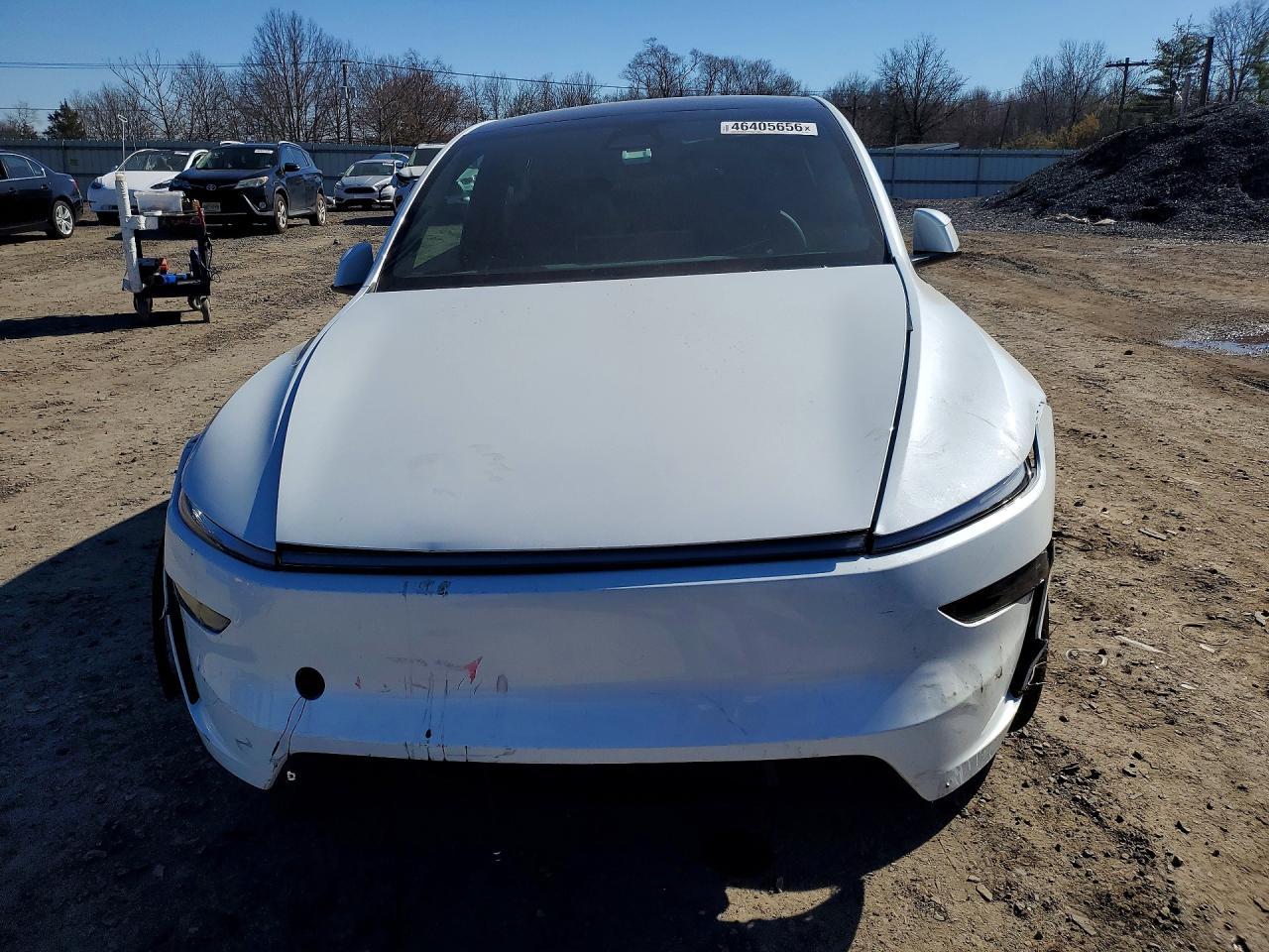 2026 Tesla Model Y - Фото 5