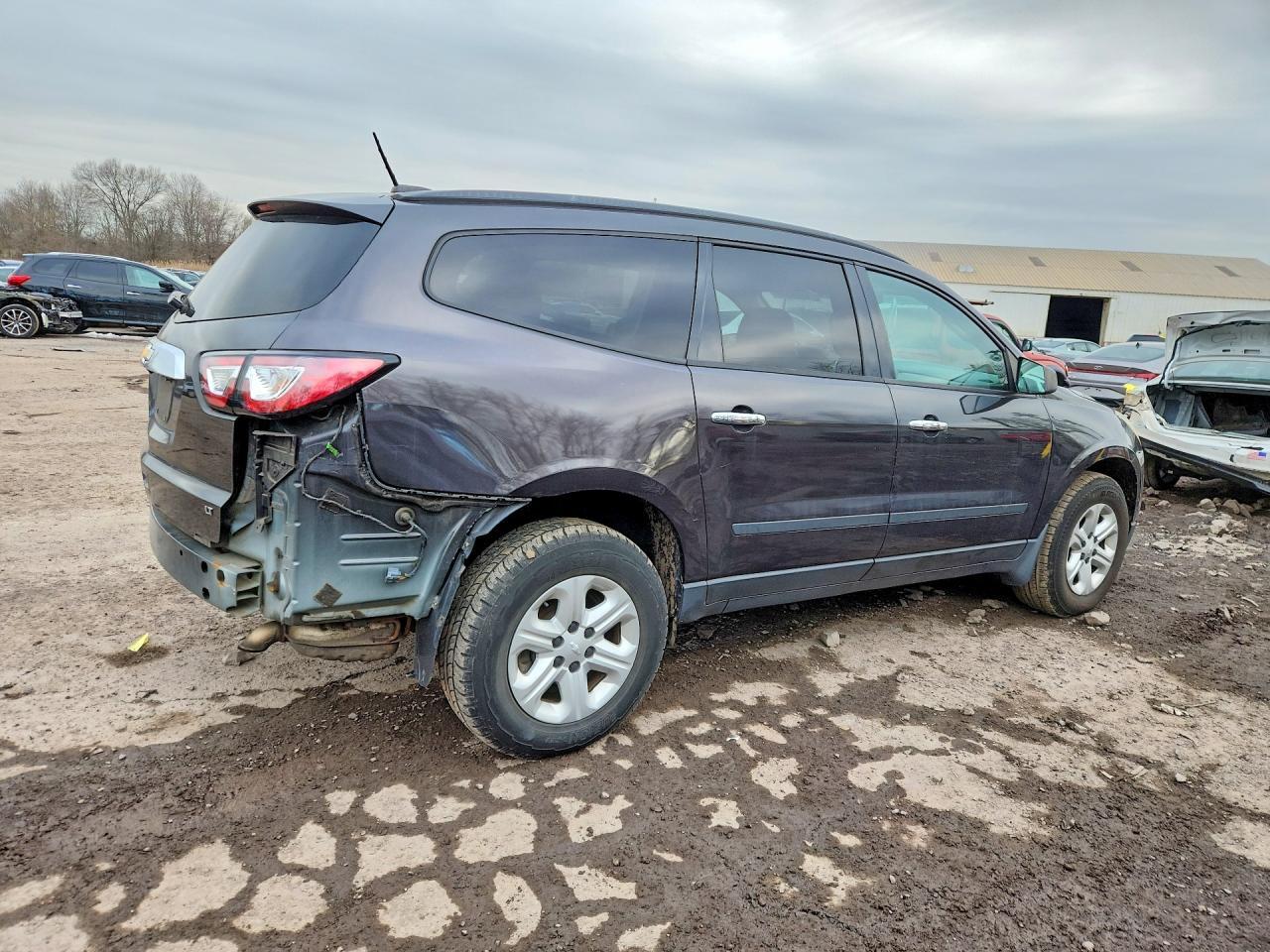 2017 Chevrolet Traverse Ls - Фото 3