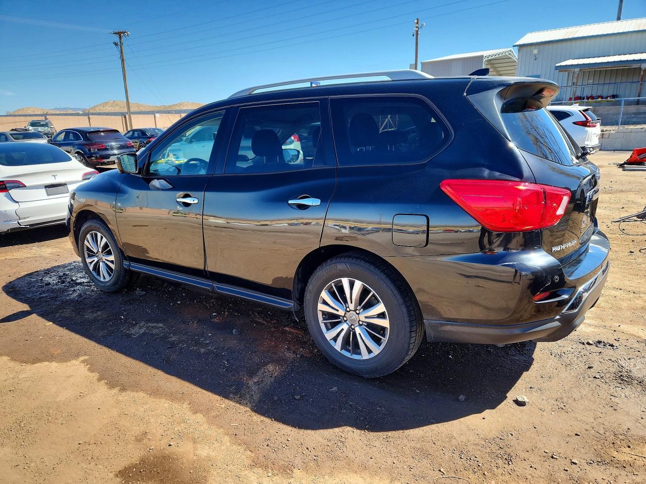 2020 Nissan Pathfinder Sl - Фото 2