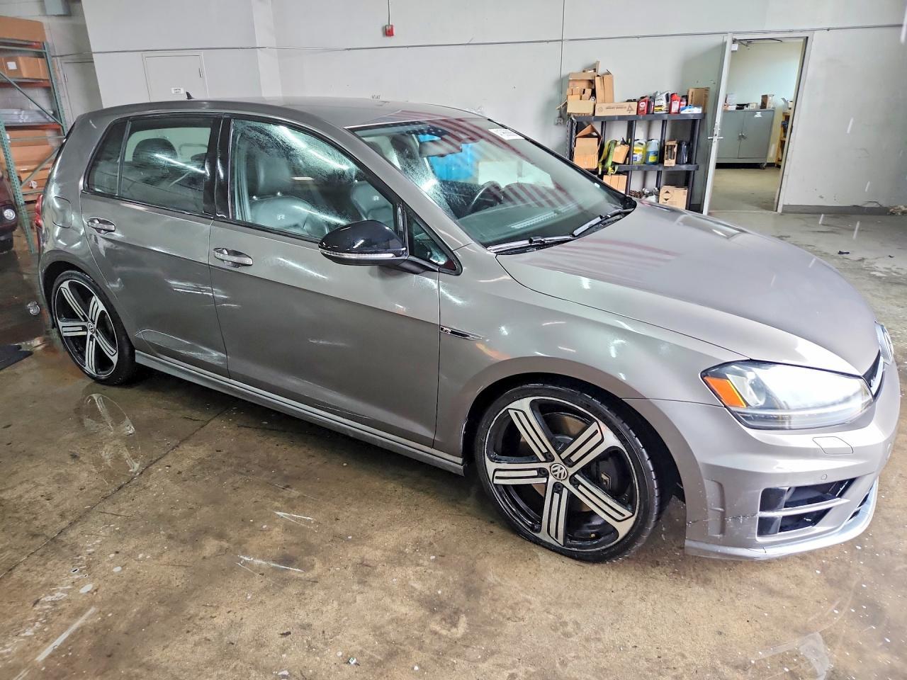 2016 Volkswagen Golf R - Image 4