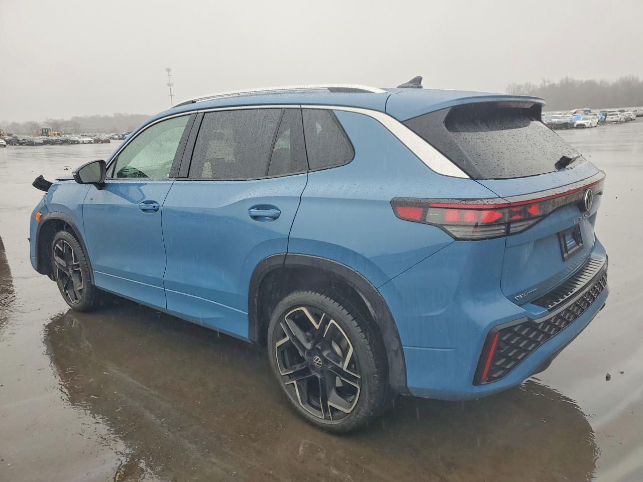 2026 Volkswagen Tiguan Sel R-Line Turbo - Image 2