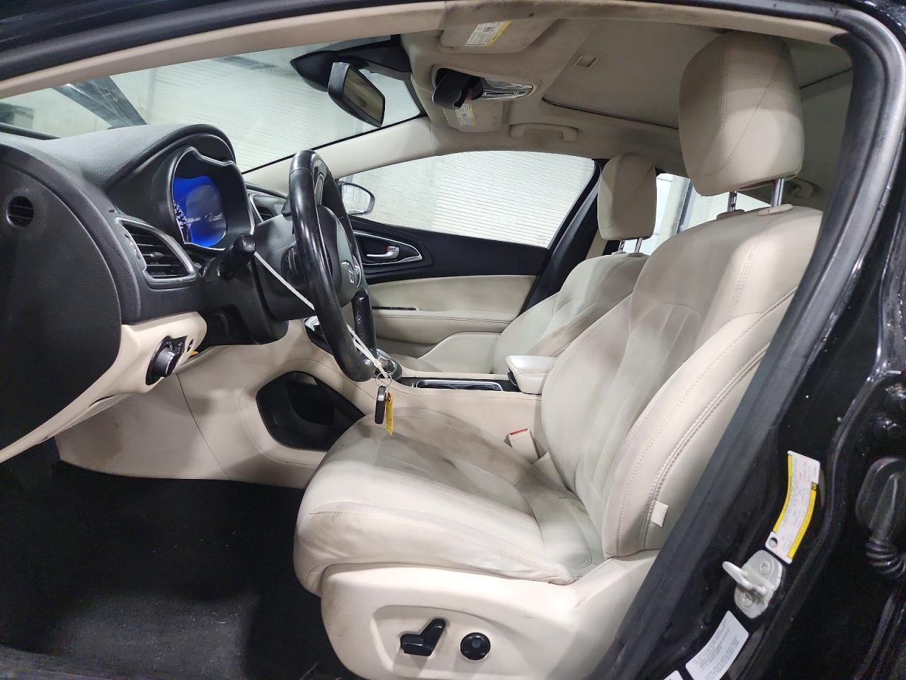 2015 Chrysler 200 Limited - Image 7