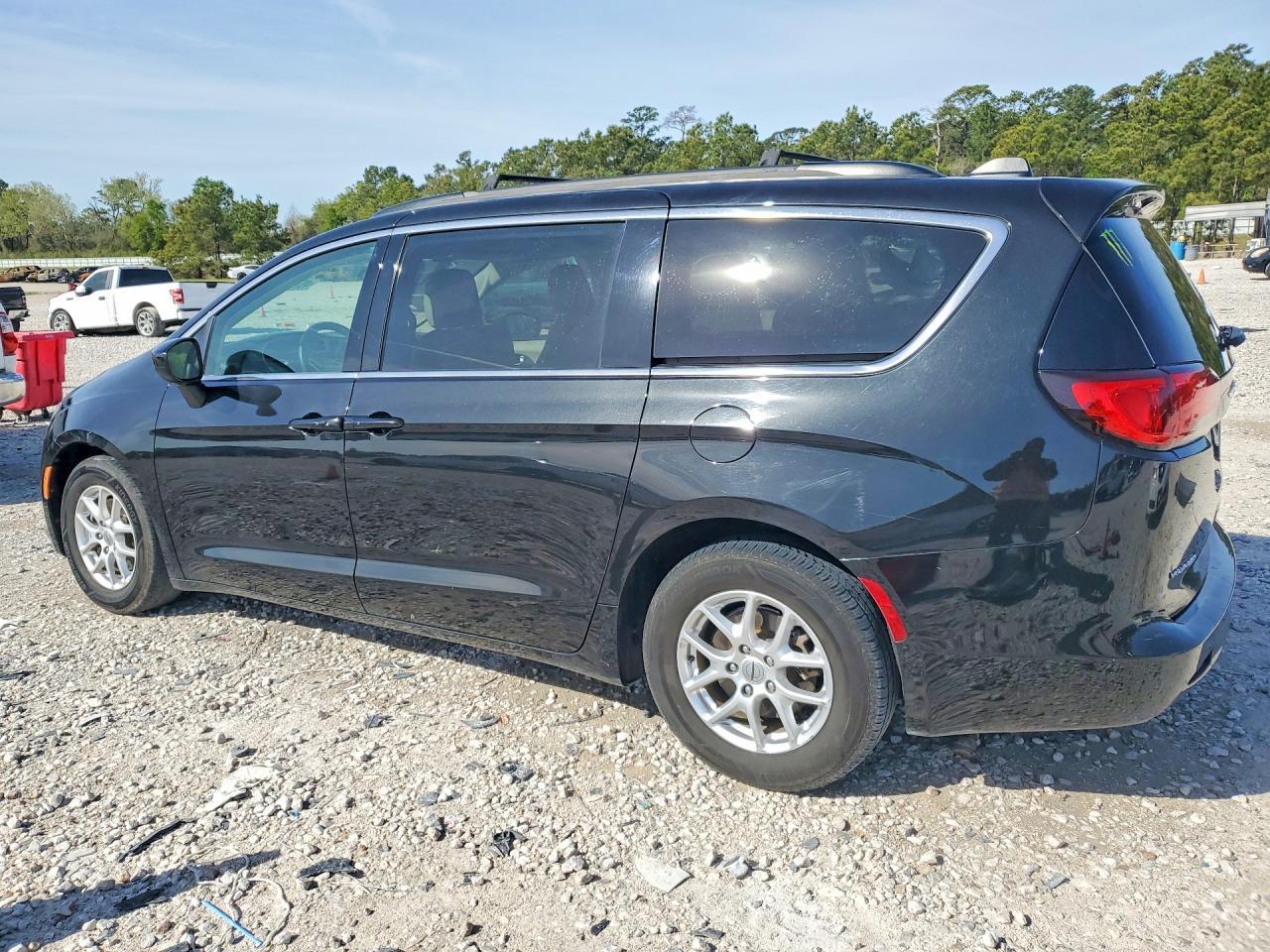 2021 Chrysler Voyager Lxi - Image 2