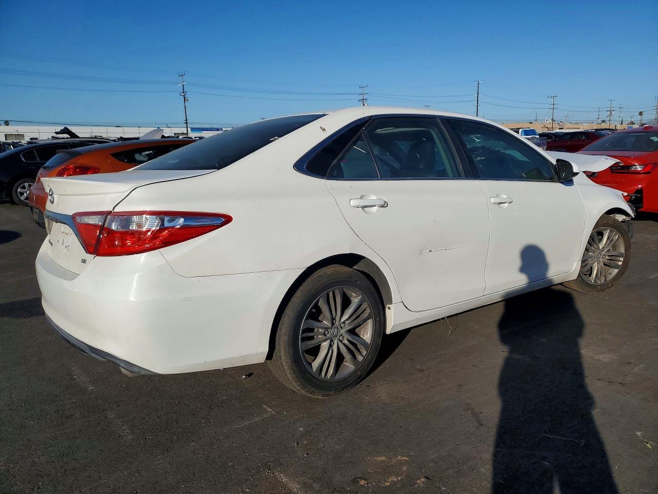 2017 Toyota Camry Se - Фото 3