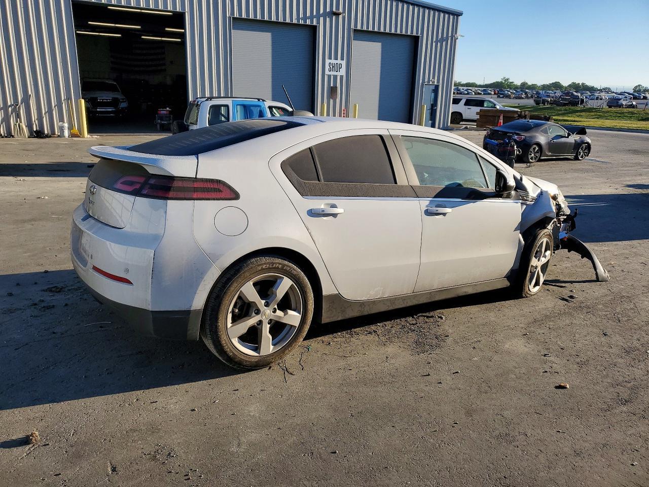 2015 Chev Volt - Фото 3