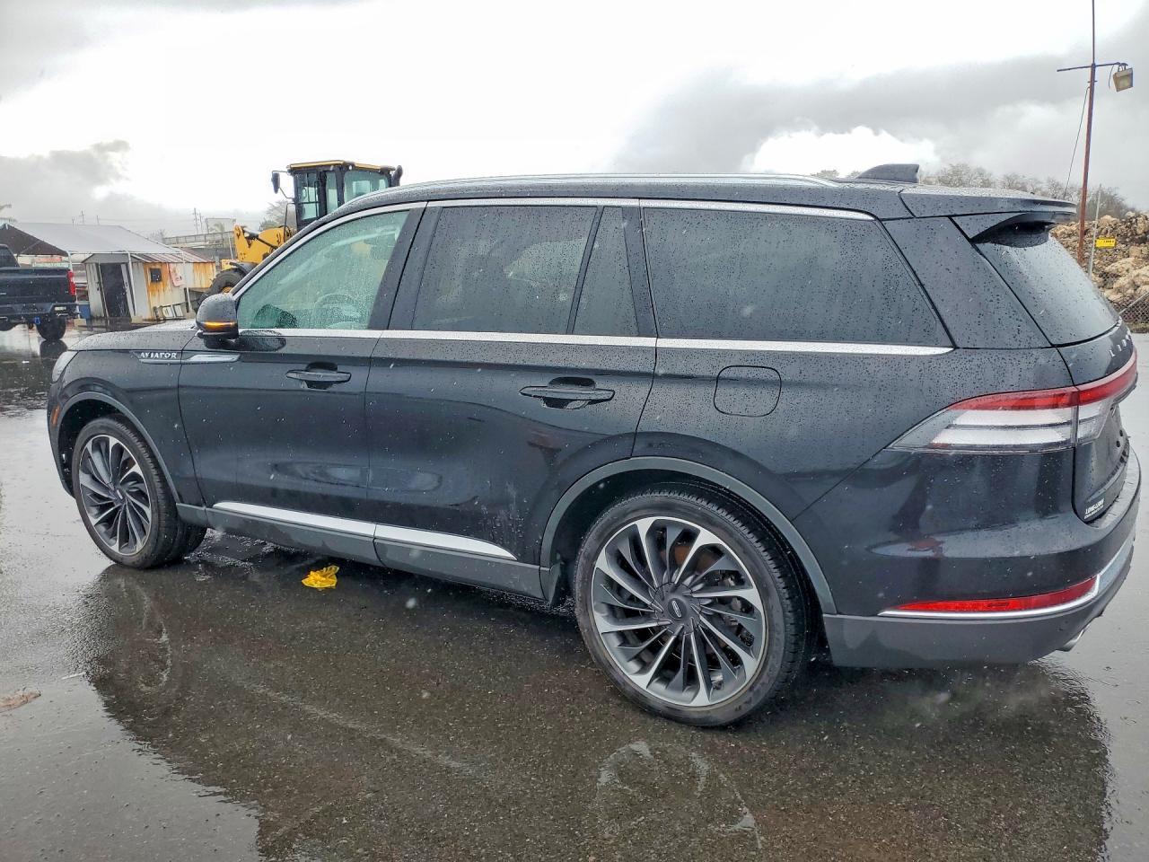 2025 Lincoln Aviator Reserve - Image 2