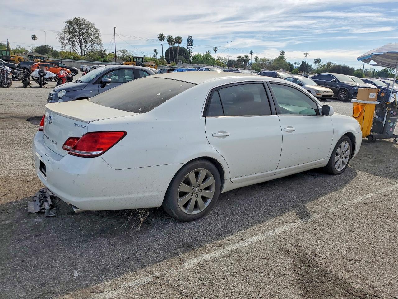 2007 Toyota Avalon - Image 3